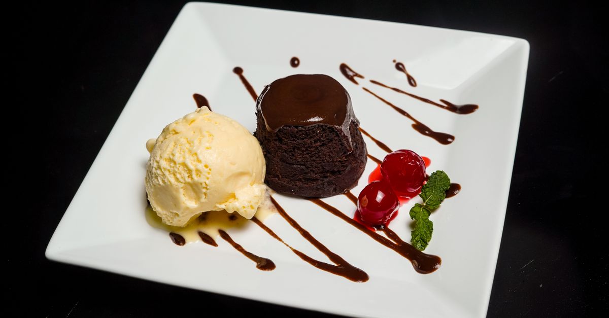 Air Fryer Molten Chocolate Cakes