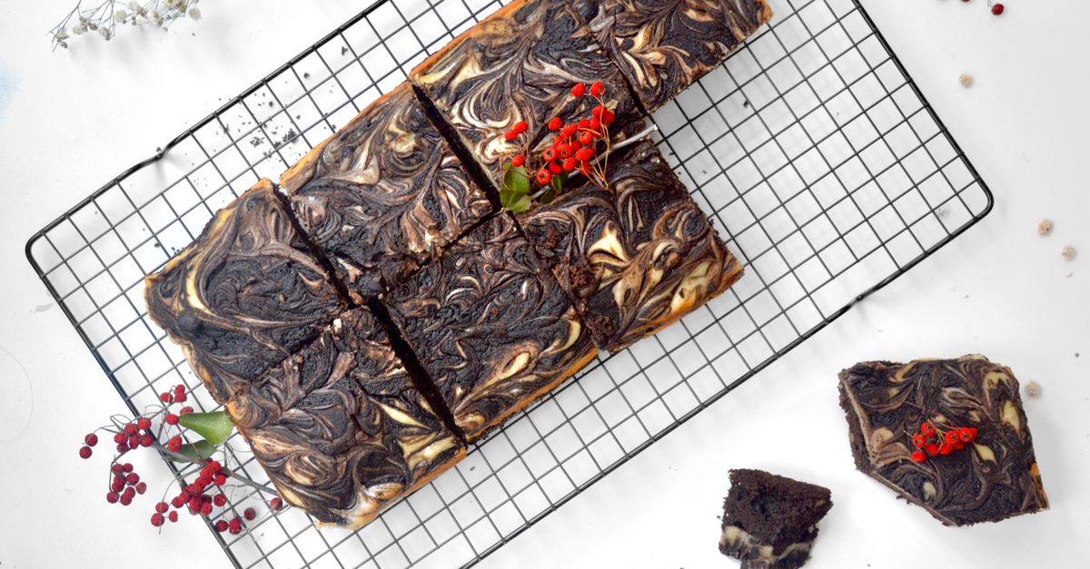 Cheesecake Swirl Brownies