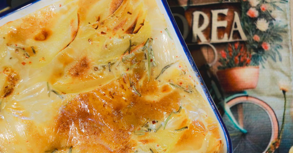Cheesy Potato and Leek Gratin