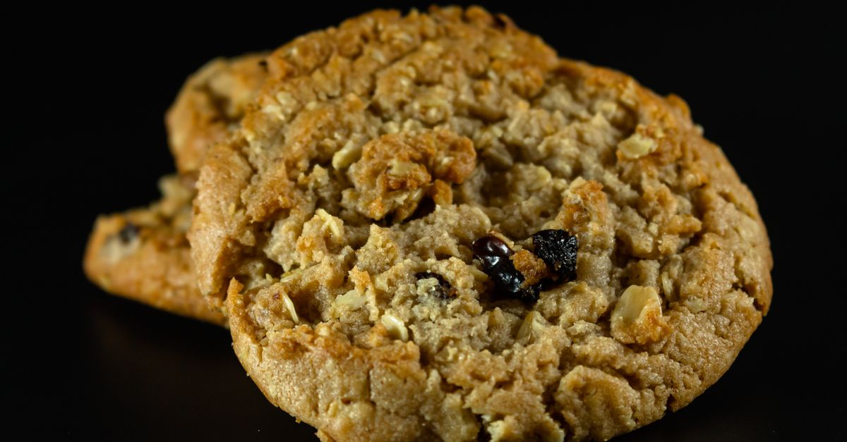 Chewy Oatmeal Cookies