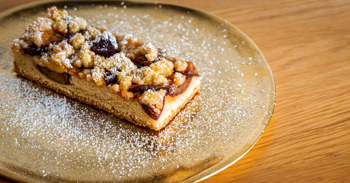 Cinnamon Streusel Coffee Cake